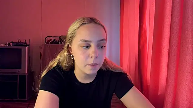 Snapshot of ZoraDearmon chatting on 7, 8, 2026 ZoraDearmon online show from 7, 8, 2026