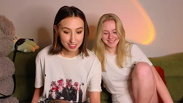 Snapshot of Mimipaws chatting on 5, 1, 2026 Mimipaws online show from 5, 1, 2026