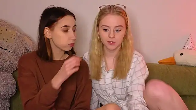 Snapshot of Mimipaws chatting on 11, 1, 2026 Mimipaws online show from 11, 1, 2026