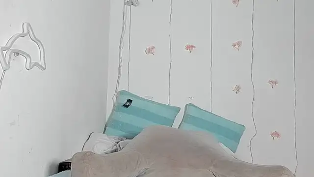 YoungSophie online show from 29, 7, 2026