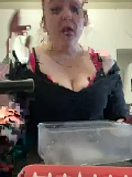 Snapshot of KittyCreamKisses chatting on 1, 2, 2026 KittyCreamKisses online show from 1, 2, 2026