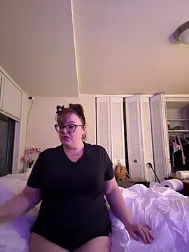 Snapshot of KittyCreamKisses chatting on 6, 2, 2026 KittyCreamKisses online show from 6, 2, 2026