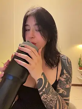 evelynrosess1 online show from 23, 7, 2026