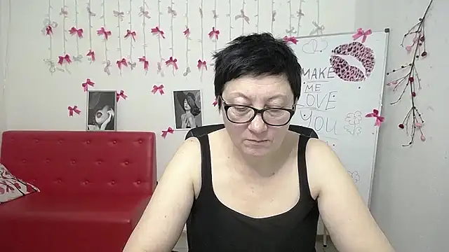 Snapshot of EmilyL0ve chatting on 23, 2, 2026 EmilyL0ve online show from 23, 2, 2026