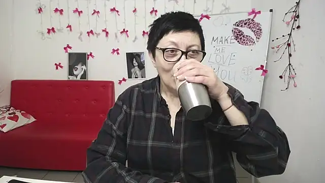 Snapshot of EmilyL0ve chatting on 24, 2, 2026 EmilyL0ve online show from 24, 2, 2026