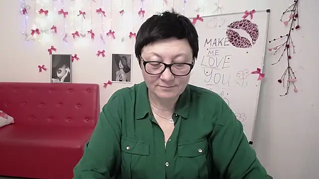 Snapshot of EmilyL0ve chatting on 1, 3, 2026 EmilyL0ve online show from 1, 3, 2026