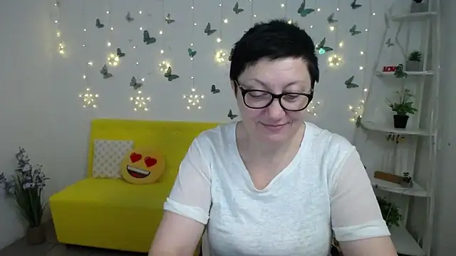 Snapshot of EmilyL0ve chatting on 7, 3, 2026 EmilyL0ve online show from 7, 3, 2026