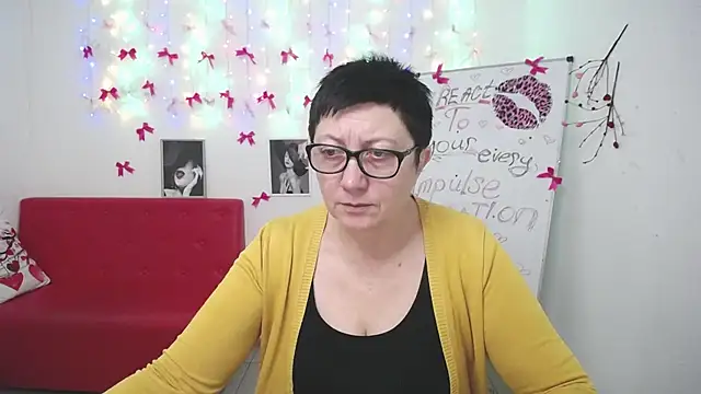 Snapshot of EmilyL0ve chatting on 8, 3, 2026 EmilyL0ve online show from 8, 3, 2026