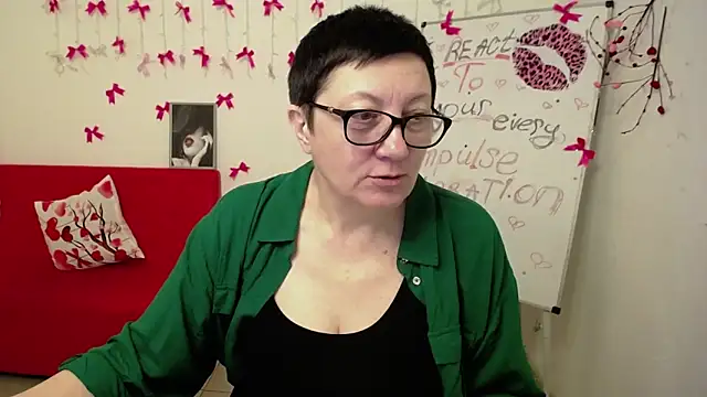 Snapshot of EmilyL0ve chatting on 11, 3, 2026 EmilyL0ve online show from 11, 3, 2026