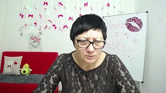 EmilyL0ve online show from 29, 4, 2026
