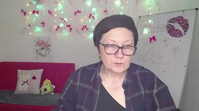 EmilyL0ve online show from 5, 5, 2026