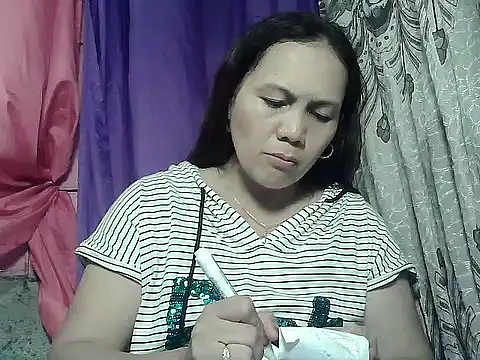 Snapshot of prettymomma24xx chatting on 9, 5, 2026 prettymomma24xx online show from 9, 5, 2026