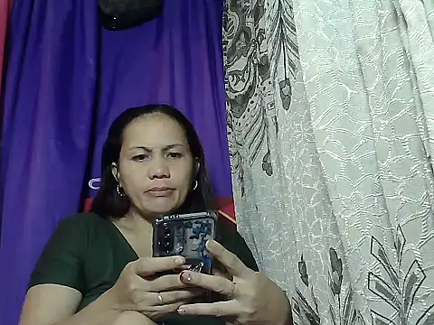 Snapshot of prettymomma24xx chatting on 14, 5, 2026 prettymomma24xx online show from 14, 5, 2026