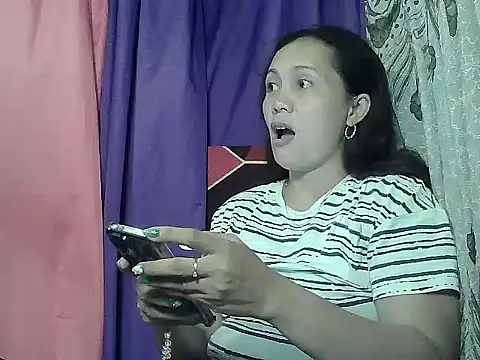 Snapshot of prettymomma24xx chatting on 28, 5, 2026 prettymomma24xx online show from 28, 5, 2026