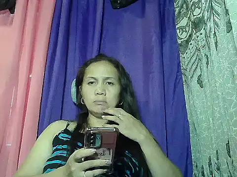 Snapshot of prettymomma24xx chatting on 1, 7, 2026 prettymomma24xx online show from 1, 7, 2026