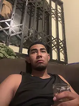 Snapshot of youngalexofficial chatting on 8, 3, 2026 youngalexofficial online show from 8, 3, 2026