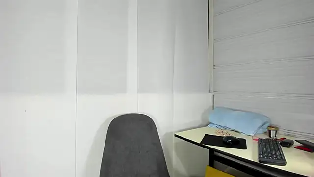 Snapshot of Sue_blue chatting on 24, 2, 2026 Sue blue online show from 24, 2, 2026