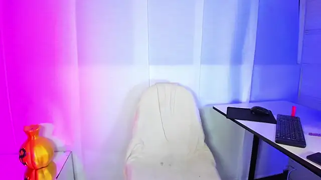 Snapshot of Sue_blue chatting on 6, 3, 2026 Sue blue online show from 6, 3, 2026