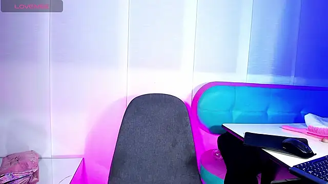 Snapshot of Sue_blue chatting on 12, 3, 2026 Sue blue online show from 12, 3, 2026