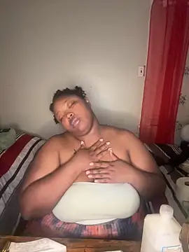 Snapshot of Chocolatebunnyxx96 chatting on 2, 3, 2026 Chocolatebunnyxx96 online show from 2, 3, 2026