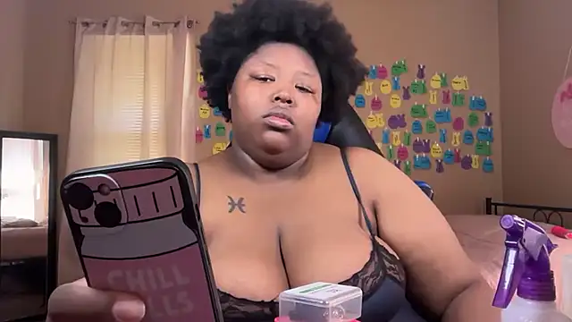 Chocolatebunnyxx96 online show from 13, 7, 2026