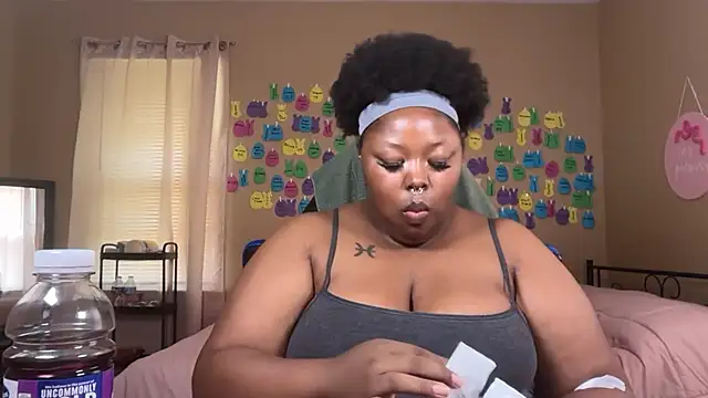 Chocolatebunnyxx96 online show from 14, 7, 2026