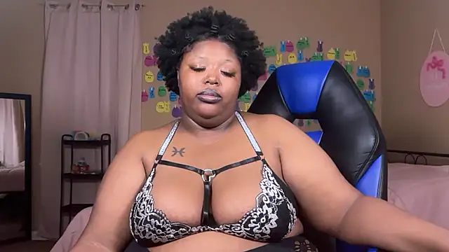 Chocolatebunnyxx96 online show from 16, 7, 2026
