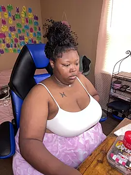 Chocolatebunnyxx96 online show from 27, 7, 2026