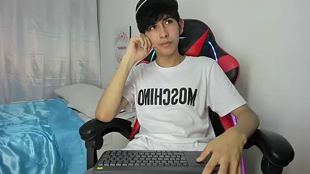julian xx online show from 30, 4, 2026