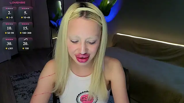 Luna Beverly online show from 25, 6, 2026