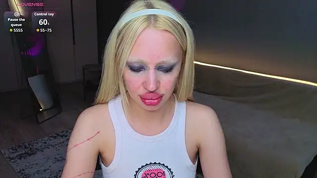Luna Beverly online show from 16, 7, 2026