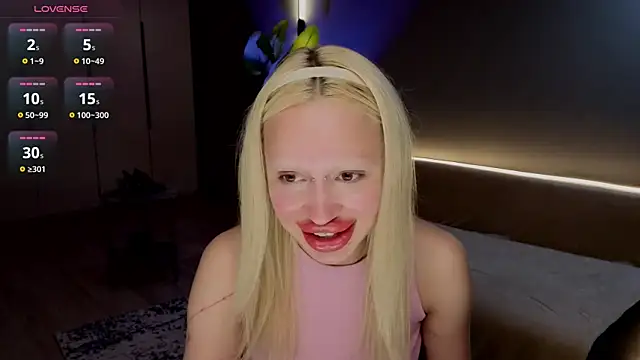 Luna Beverly online show from 28, 7, 2026