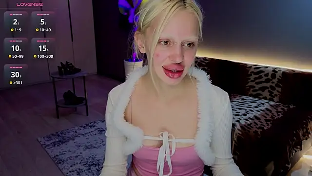 Luna Beverly online show from 29, 7, 2026