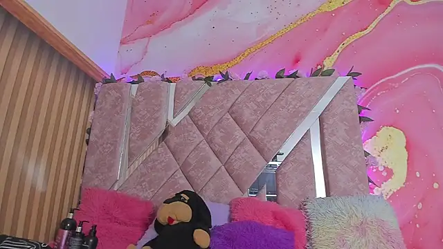 emily velvet   online show from 5, 8, 2026