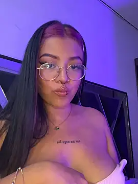 Snapshot of queen_of_you_heart chatting on 4, 3, 2026 queen of you heart online show from 4, 3, 2026