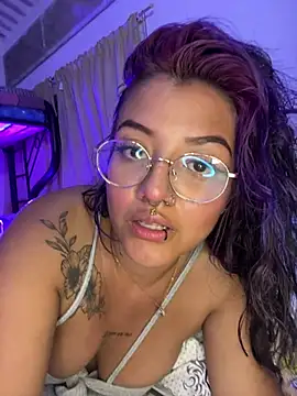 Snapshot of queen_of_you_heart chatting on 22, 3, 2026 queen of you heart online show from 22, 3, 2026