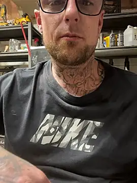 Snapshot of WIDBIGWHITECOCK chatting on 4, 3, 2026 WIDBIGWHITECOCK online show from 4, 3, 2026