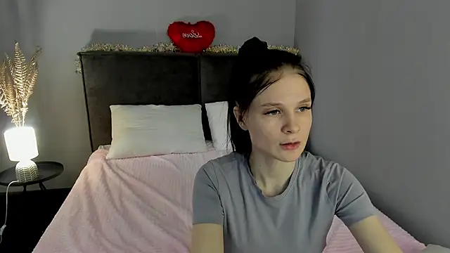 SkinyJoys online show from 15, 2, 2026