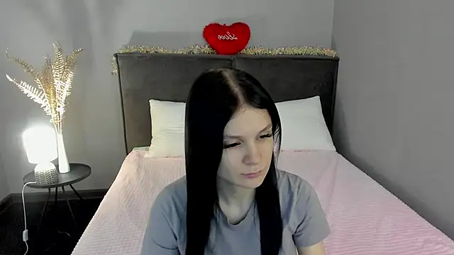 SkinyJoys online show from 18, 2, 2026