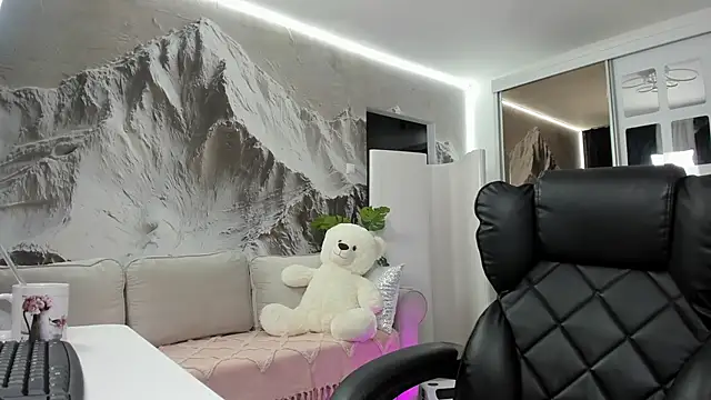 Snapshot of Ivy_Bellee chatting on 4, 2, 2026 Ivy Bellee online show from 4, 2, 2026