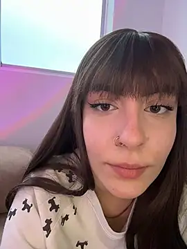 alesziarose  online show from 5, 1, 2026