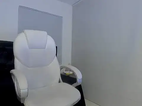 Snapshot of LunaFever69 chatting on 17, 2, 2026 LunaFever69 online show from 17, 2, 2026