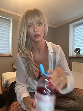 Snapshot of NaughtyNinky chatting on 7, 8, 2026 NaughtyNinky online show from 7, 8, 2026