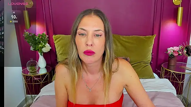 Snapshot of IssabelXO chatting on 8, 3, 2026 IssabelXO online show from 8, 3, 2026