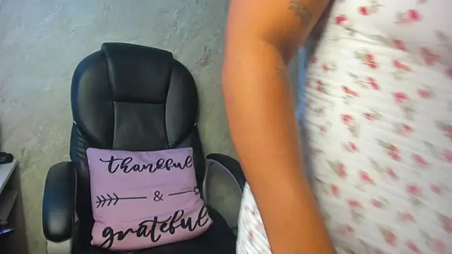 Snapshot of tanisha__lux chatting on 27, 2, 2026 tanisha lux online show from 27, 2, 2026