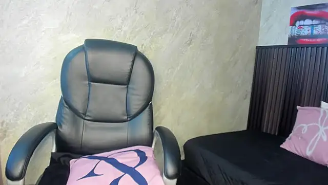 Snapshot of tanisha__lux chatting on 28, 2, 2026 tanisha lux online show from 28, 2, 2026