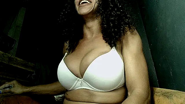 Snapshot of paolla23cm_brasil chatting on 14, 5, 2026 paolla23cm brasil online show from 14, 5, 2026