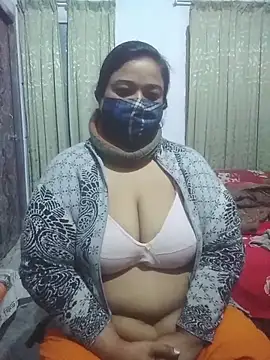 Snapshot of momo_loves chatting on 2, 2, 2026 momo loves online show from 2, 2, 2026