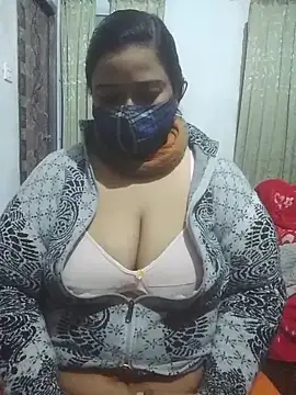 Snapshot of momo_loves chatting on 3, 2, 2026 momo loves online show from 3, 2, 2026