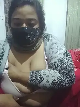 Snapshot of momo_loves chatting on 4, 2, 2026 momo loves online show from 4, 2, 2026